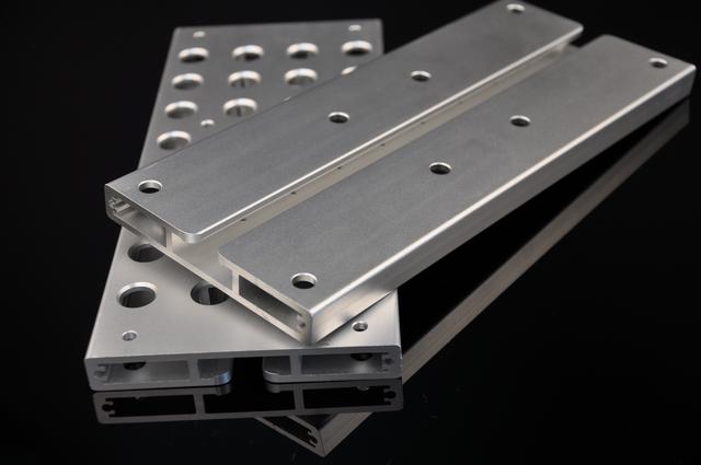Moulage par extrusion&nbsp;: les possibilités infinies des plastiques et des métaux